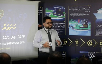 އޮފިސަރުން ތިބީ ވަރުގަދަ އަޒުމުގައި، އެކުގައި މަސައްކަތްކޮށް ކޮވިޑްގެ ހާލަތުން އަރައިގަނެވޭނެ: ކޮންޓްރޯލާ