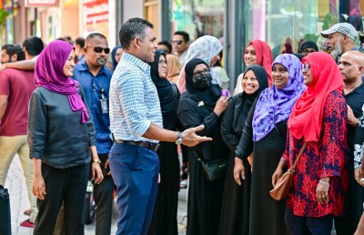 މުއިއްޒު މާ ކުރީގައި، 450 ފޮށިން 12،000 ވޯޓު ތަފާތު