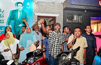 ކާމިޔާބީއާ އެކު ގިނަ ސަޕޯޓަރުންތަކެއް ޕީޕީއެމް އޮފީސް ދޮށަށް، ގޮވާލީ ޔާމީން މިނިވަން ކުރަން