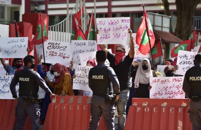ރިޔާސީ ބަޔާން އިއްވަނިކޮށް، އިދިކޮޅުން އެއްވެ ޔާމީން ދޫކޮށްލަން ގޮވާލައިފި