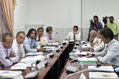 ގާޒީންގެ މުސާރަ ކުޑަ ކުރަން ކޮމެޓީން ފާސްކޮށްފި