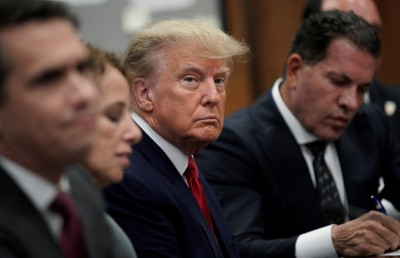 ފަނޑިޔާރުގެ ވަރުގަދަ އިންޒާރެއް ޓްރަމްޕަށް