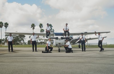 ޕައިލެޓްކަން ކިޔަވަން ދާންވީ ފްލައިން އެކަޑަމީއަށް