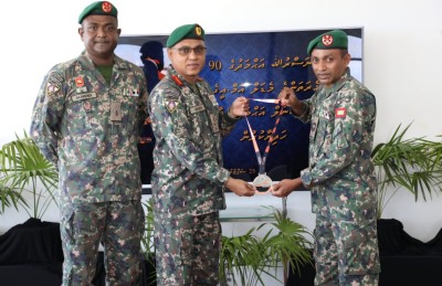 ރެކޯޑް މެރަތަން ދުވުންތެރިޔާ ނަސްރުގެ 90 ވަނަ މެރަތަންގެ މެޑަލް މިލްޓަރީ އިންޖިނިއަރިންގެ ކޮމާންޑަރަށް