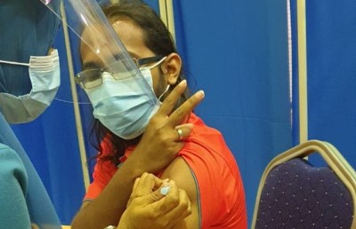 ދިރާގު ފްރޮންޓްލައިން މުވައްޒަފުންނަށް ވެކްސިން ދީފި