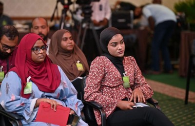 ރައީސް ބޭނުންފުޅުވަނީ ގާނޫނީ ހުރަހެއް ނެތް ނަމަ ނޮވެމްބަރު 11 ގައި އިންތިހާބީ ރައީސް ހުވާކުރައްވަން