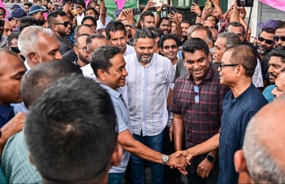 ފިނި ކޮޓަރީގައި ނުތިބެ އަޅުގަނޑުގެ ހައްގުގައި މަގުމަތީ ތިބެން ކެރެން ޖެހޭނެ: ޔާމީން