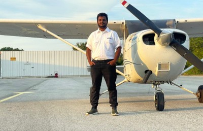 ޕައިލެޓްކަން ކިޔަވަން ދާންވީ ފްލައިން އެކަޑަމީއަށް