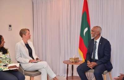މުއިއްޒު އެންމެ ފުރަތަމަ ބައްދަލުކުރެއްވީ އިނގިރޭސި ސަފީރާ