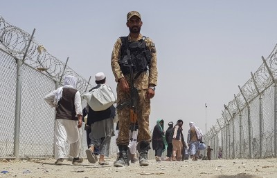 ގަވާއިދާ ޚިލާފު އަފްޣާނީން ޕާކިސްތާނުން ބޭރުކުރަނީ