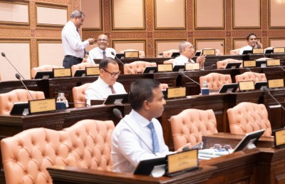 މަޖިލިސް ބޮއިކޮޓްކުރީއެއް ނޫން، ބަންދުވުމުން މެންބަރުން މާލޭގައި ނެތީ