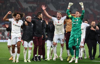 30 އަހަރުކުރީގެ ހިތްދަތިކަން ފުހެލަން ނުކުތް ޔުނައިޓެޑަށް ދިނީ ލަގާއެއް