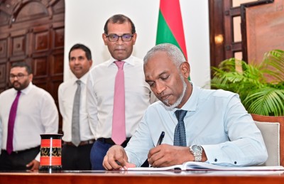 މުއިއްޒު ހުވާކުރުމުގެ ރަސްމިއްޔާތު އެދިވަޑައިގެންނެވި ގޮތަށް ކުރިއަށް ގެންގޮސްދޭނަން: ނަޝީދު