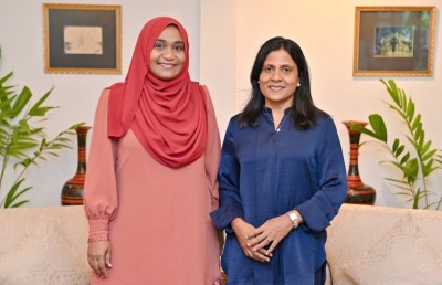 ފަސްޓް ލޭޑީ ފަޒްނާ އާއި ސާޖިދާ ބައްދަލުކުރައްވައިފި