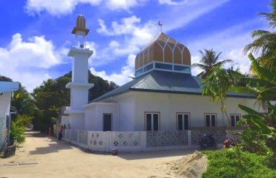 އައްޑޫގެ މިސްކިތްތަކުގައި ޖަމާއަތުގައި ނަމާދުކުރުން މެދުކަނޑާލަނީ