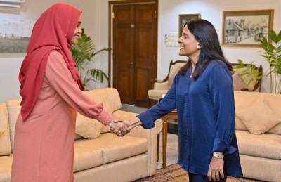 ފަސްޓް ލޭޑީ ފަޒްނާ އާއި ސާޖިދާ ބައްދަލުކުރައްވައިފި