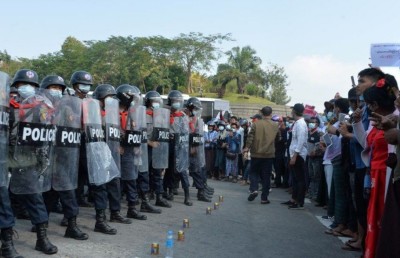 ބަޣާވާތާ ދެކޮޅު ހެދުމަށް މުވައްޒަފުން މަސައްކަތް ހުއްޓާލައިފި