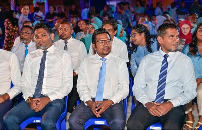 ނަޝީދު ވަކިކުރަން އުޅެނީ ވައްކަން ފޮރުވަން ކަމަށް ބުނެ ޑިމޮކްރެޓުން ހޫނުވެއްޖެ