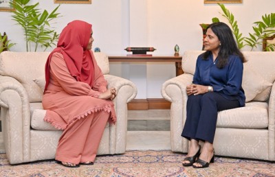 ފަސްޓް ލޭޑީ ފަޒްނާ އާއި ސާޖިދާ ބައްދަލުކުރައްވައިފި