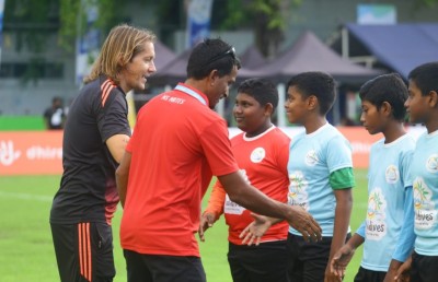 ފުޓްބޯޅަ ސްކޫލުގައި އިސްކޮށް ޗެމްޕިއަންސް ލީގު ލެޖެންޑެއް