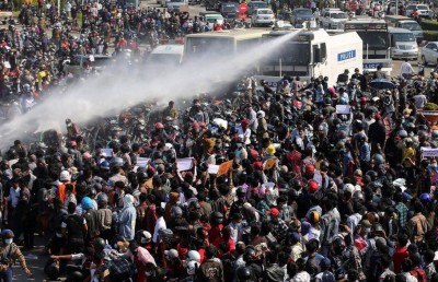 ބަޣާވާތާ ދެކޮޅު ހެދުމަށް މުވައްޒަފުން މަސައްކަތް ހުއްޓާލައިފި