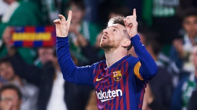 ބާސާ މެޗުގެ ކުރިން މަލޯކާ ކޯޗުގެ ތައުރީފް މެސީއަށް