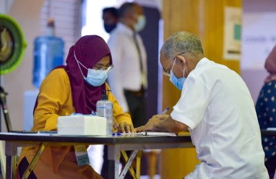 ވެކްސިން ދިނުން 18 އިން މަތީ، ހައި ރިސްކް އެންމެންނަށް