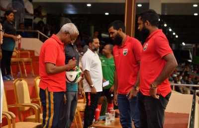 ހައްލެއް ހޯދަން ފުރަތަމަ ޑިވިޝަންގެ ކްލަބްތަކުން ރައީސްއާ ބައްދަލުކުރަނީ