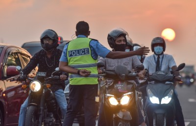 ބްރިޖުގައި ބާރަށް ދުއްވައިގެން މިއަދު އެކަނިވެސް 50 މީހަކަށް އިންޒާރުގެ މެސެޖު