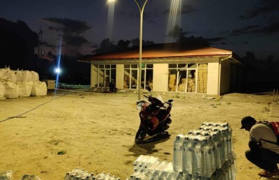 ބާރުގަދަ ގޮވުމާ އެކު، ދެ މީހުންގެ ހަށިގަނޑު ކުދިކުދި ވެފައި