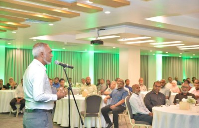 ވެރިކަމަށް މި އަންނަނީ މީހަކަށް ބަދުބަސް ނުބުނެ، އެކަކު އަނެކަކާ ޒާތީވުން ދޫކޮށްލަން ޖެހޭ: މުއިއްޒު