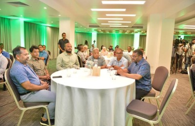 ވެރިކަމަށް މި އަންނަނީ މީހަކަށް ބަދުބަސް ނުބުނެ، އެކަކު އަނެކަކާ ޒާތީވުން ދޫކޮށްލަން ޖެހޭ: މުއިއްޒު