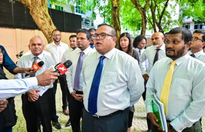 ނަޝީދުގެ މައްސަލަ އޮއްވައި، މުއިއްޒު ހުވާ ކުރައްވަން ގާނޫނީ ހުރަހަކަށް؟