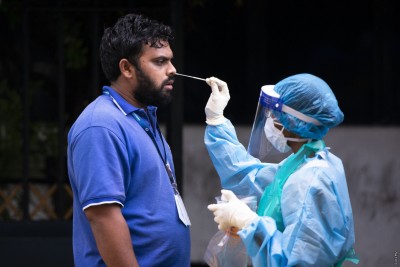 ކޮވިޑަށް ޓެސްޓުކުރަން ދެކޮޅު ހެދި ބައެއްގެ މައްޗަށް ކޯޓު އަމުރެއް ނެރެފި