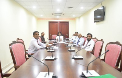 މެންބަރުންގެ ކާރުކޮޅު އެއާޕޯޓަށް ވައްދަން ދަތިވާތީ ޝަކުވާ ބޮޑުވެއްޖެ