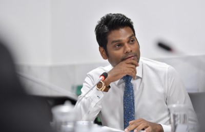 ސިޔާސީ ބޭނުމަށް ކުންފުނިތައް ނޮޅާލުން: ރިހޭ ފައިގައި ޖެހުން ކަހަލަ ކަމެއް!