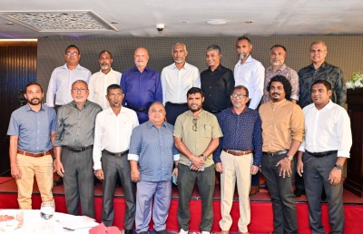 މަޖިލިހަށް ނުކުންނަ އަންހެނުން ސްޕޮންސަ ކޮށްދޭން ވިޔަފާރިވެރިންގެ ކިބައިން މުއިއްޒު އެދިވަޑައިގެންފި