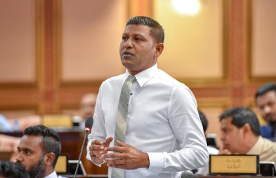 މުވައްޒަފުންނަށް ދޭން ޖެހޭ ހަތަރު މަހެއްގެ މުސާރަ ކޮވިޑާ ގުޅިގެން ވަނީ ނުދެވި: ރިޒާ