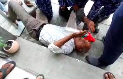 މުޒާހަރާ ތެރެއިން ފުލުހުންނަށް ފިލަން ދުވި މީހެއްގެ ގައިގައި ޖެހި އަނިޔާވި މީހަކަށް ފަރުވާ ދެނީ