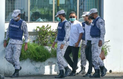 ޔާމީނާއި ވަކީލުންނާ ދެމެދު ދައްކާ ވާހަކަ އަޑުއަހާ ކަމަށް ތުހުމަތު ކުރެވޭ: ވަކީލުން