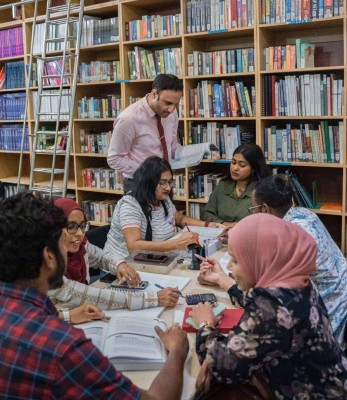 މެޕްސް ކޮލެޖްގެ ޓްރިވިއާ ކުއިޒްގައި ބައިވެރިވެގެން ހިލޭ ކޯހެއް ހޯދުމުގެ ފުރުސަތު