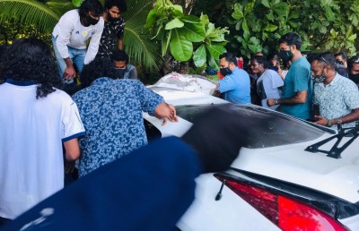 މުޅި ދުވަސް ދެ ރަހުމަތްތެރިންނާ އެކު، ދެން ފެނުނީ އެ ބިރުވެރި މަންޒަރު