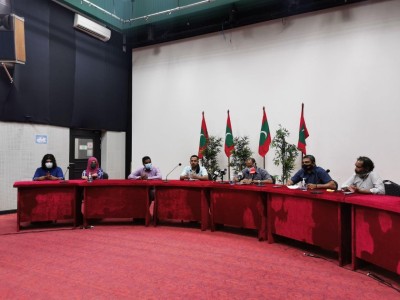 މީޑިއާތައް ޖޫރިމަނާކުރެވޭ ގޮތަށް ގަވައިދު ބަދަލުކުރަން އުޅެނީ ބިރު ދެއްކުމުގެ ގޮތުން: އެޑިޓަރުން