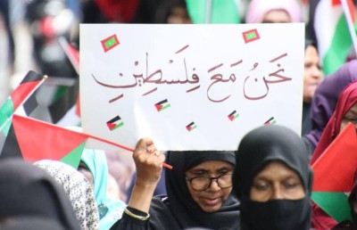 ފަލަސްތީނަށްޓަކައި އަންހެނުންގެ ތަފާތު ހިނގާލުމެއް ބާއްވައިފި