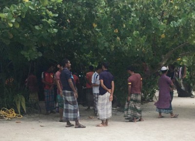 ބޮޑުފިނޮޅުގައި ތިބި ބިދޭސީން ޑޮކްޓަރަށް ދެއްކޭނެ ގޮތެއް ނެތިފައި