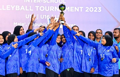 އަލަށް ބައިވެރިވެ ކުނބުރުދޫ ސްކޫލަށް ފުރަތަމަ ފަހަރަށް ވޮލީގެ ތަށި