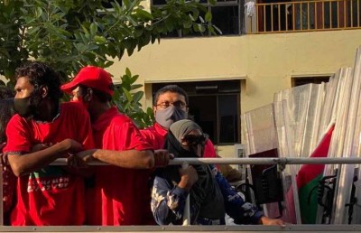 ޕީޕީއެމް އޮފީސް "ބަންދުކޮށް" އިދިކޮޅުގެ އިސް ބޭފުޅުން ފުލުހުންގެ ބެލުމުގެ ދަށަށް