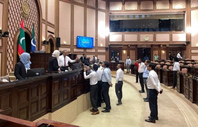 ބަޖެޓް ހުށަހެޅުނު ކަމާ މެދު ބަހުސެއް އެބައޮތްތަ؟