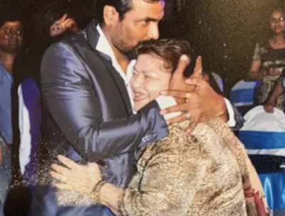 ސަރޯޖް ޚާންގެ ބައޮޕިކް އެއް ހަދަނީ