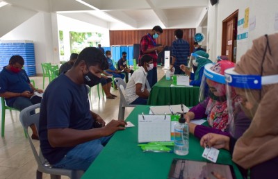 ވެކްސިންގައި ބިދޭސީން ތަފާތުނުކޮށް ރާއްޖެ ދައްކާ ނަމޫނާ